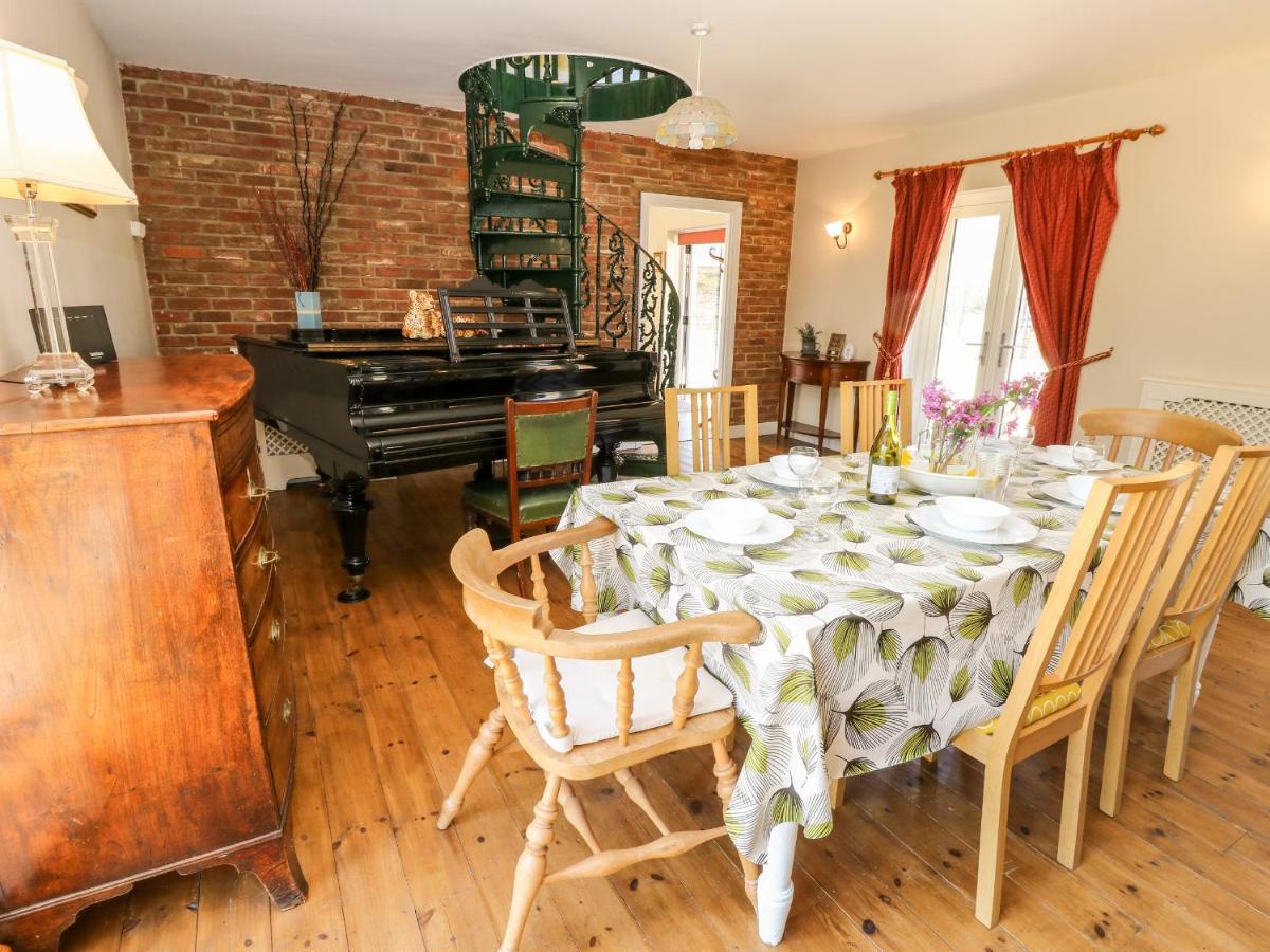 The Coach House Villa ไรด์ ภายนอก รูปภาพ